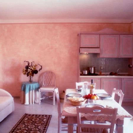 Residence Riva Azzurra Cannigione Oda fotoğraf