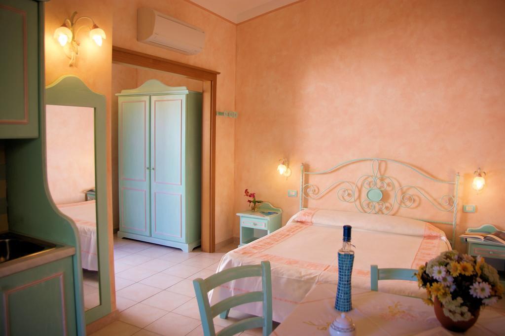 Residence Riva Azzurra Cannigione Oda fotoğraf
