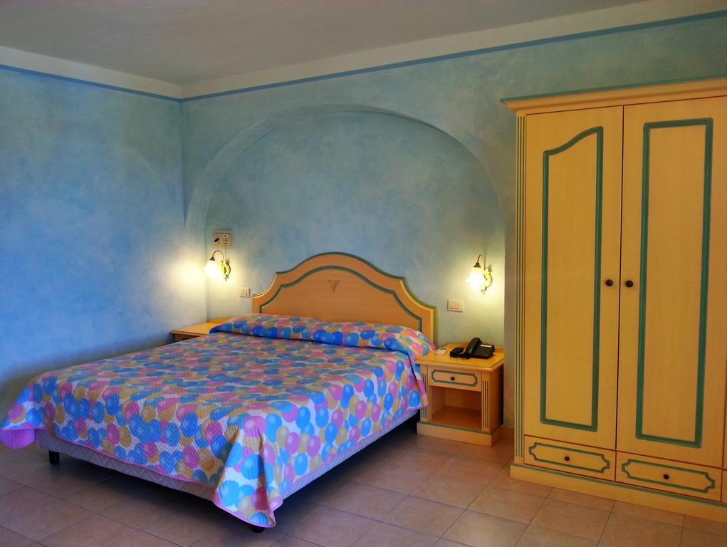 Residence Riva Azzurra Cannigione Oda fotoğraf