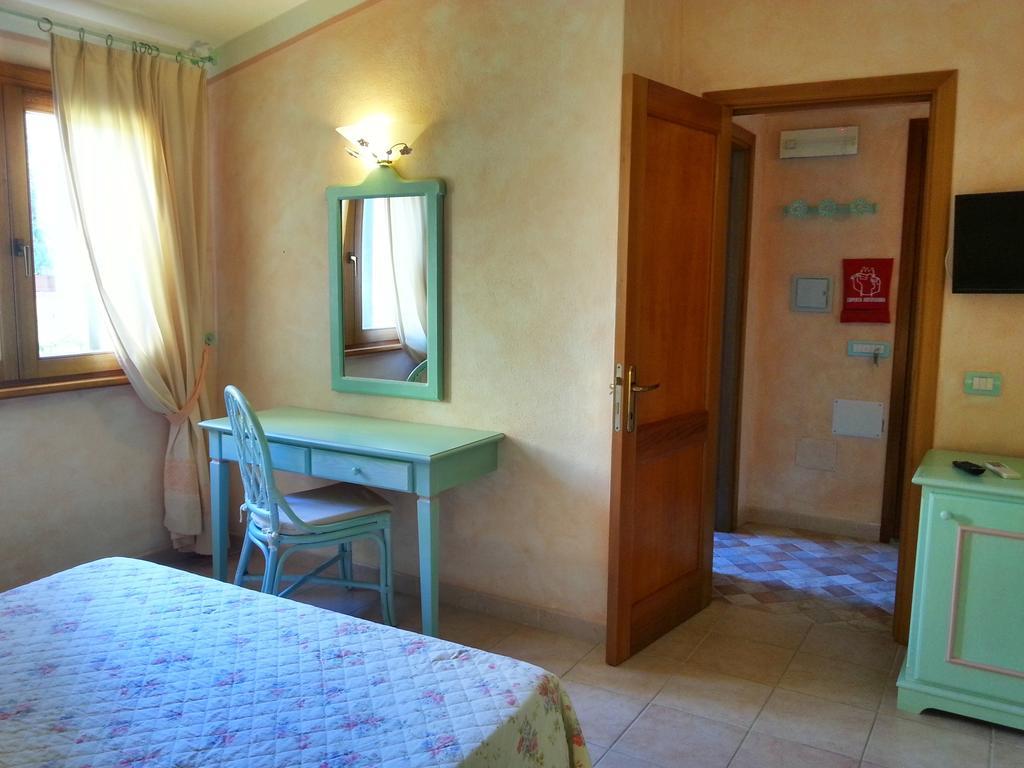 Residence Riva Azzurra Cannigione Oda fotoğraf