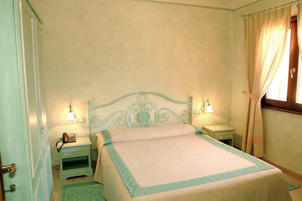 Residence Riva Azzurra Cannigione Oda fotoğraf