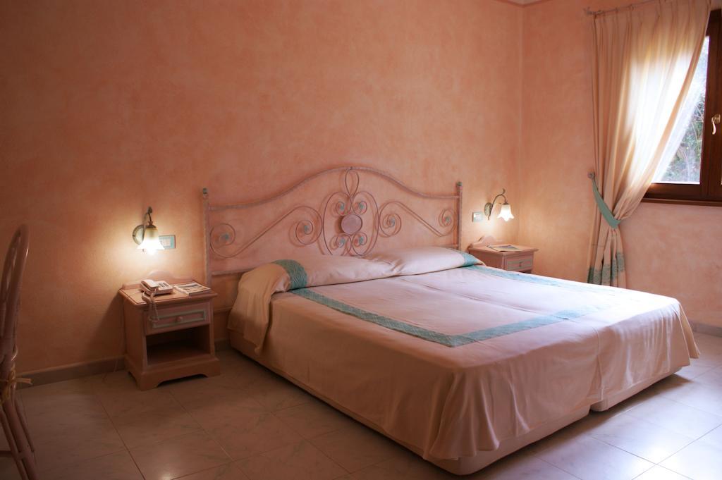 Residence Riva Azzurra Cannigione Oda fotoğraf